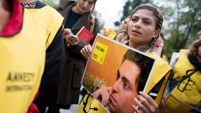 Saudi blogger who was flogged is awarded EU’s top human rights prize